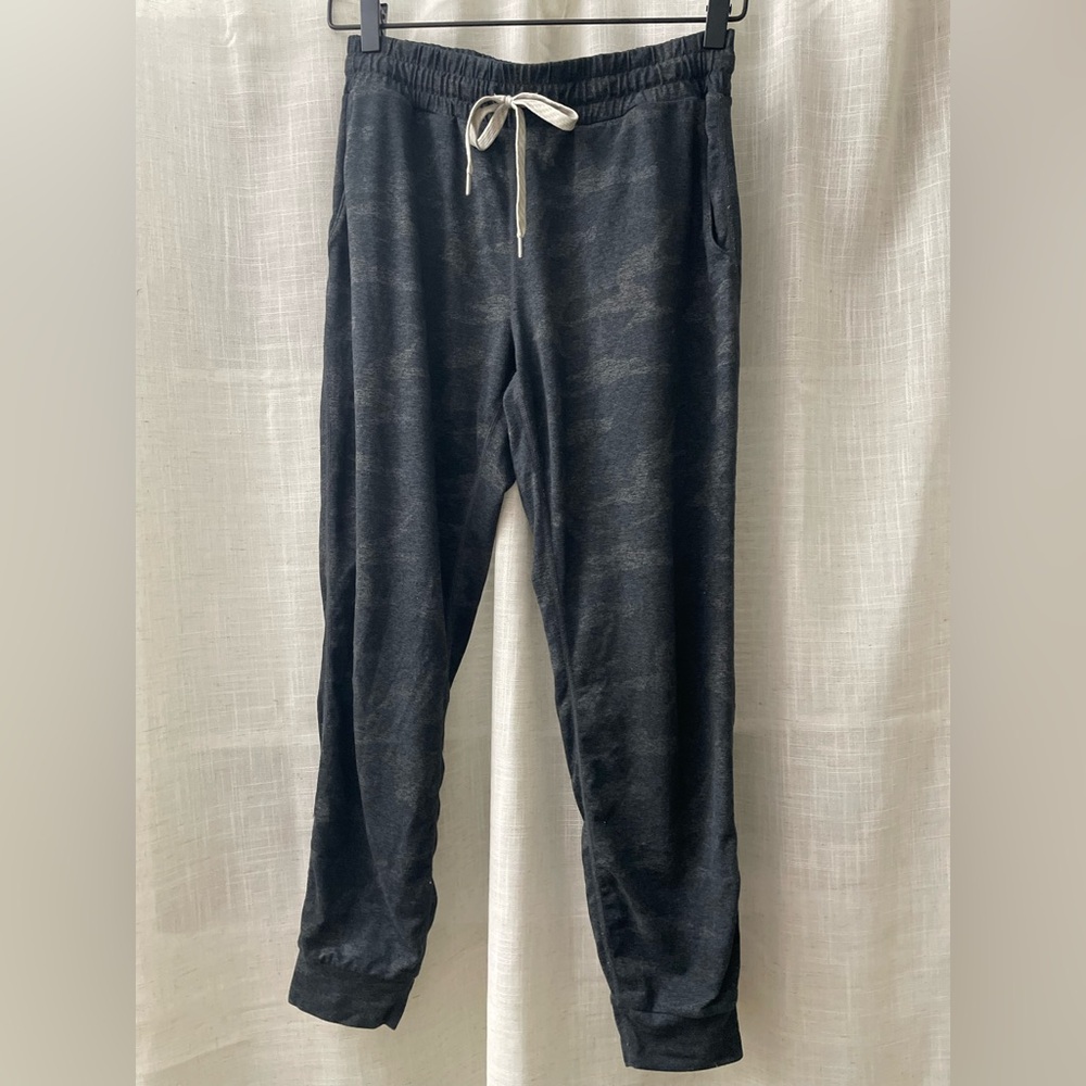 Vuori Performance DreamKnit™ Joggers, Women's, Black Camo, XS Regular